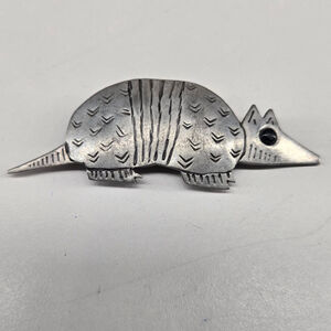 JJ Jonette Jewelry Brooch Armadillo Women's Pin Hammered Pewter Animal Southwest
